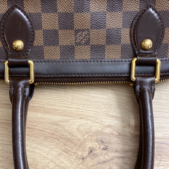 LOUIS VUITTON Damier Ebene Trevi PM w/LV Strap - Picture 12 of 14